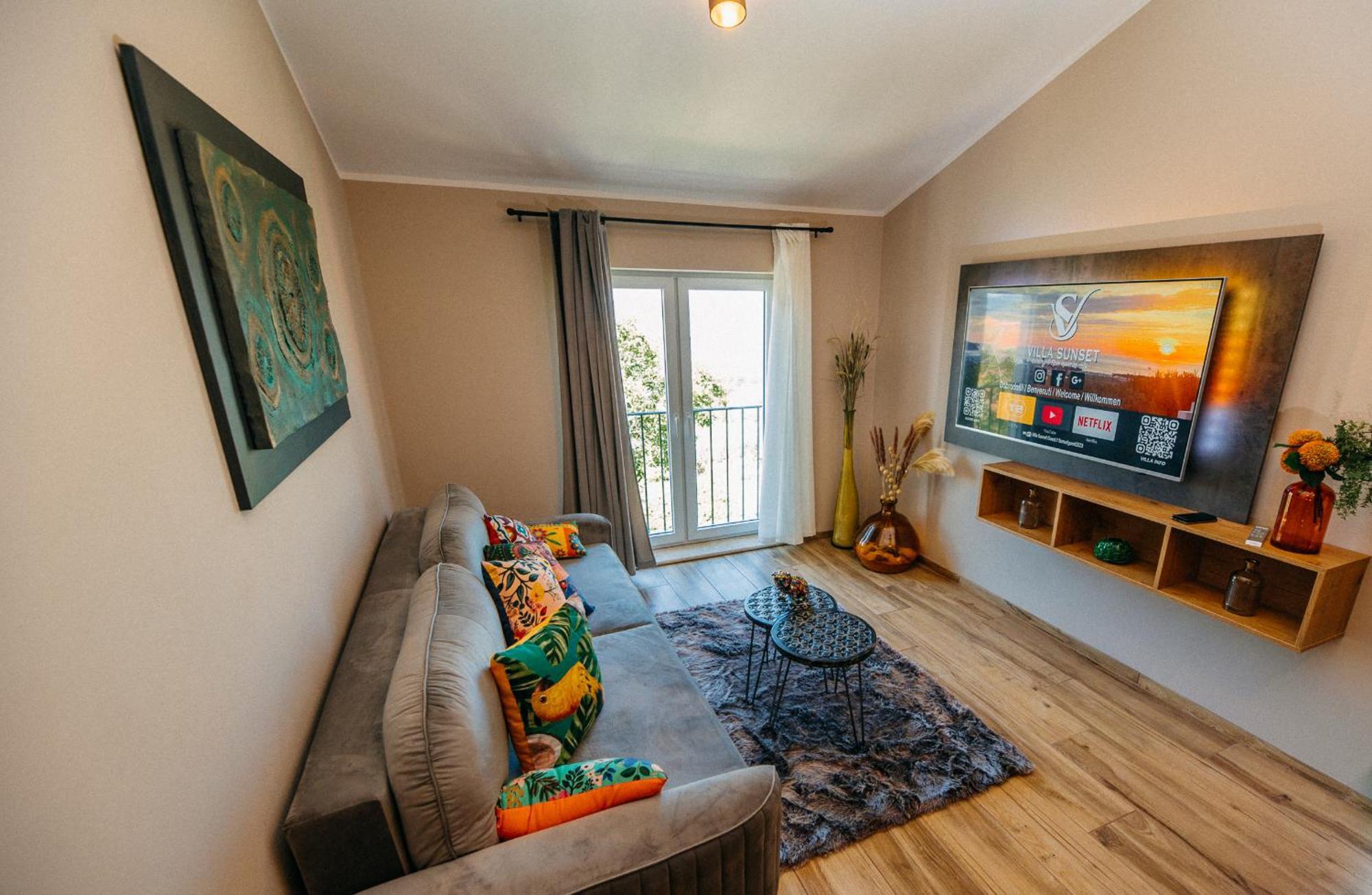 Villa Sunset Pool & Spa Apartments Zgornje Skofije Zewnętrze zdjęcie